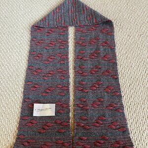 NWT Rare Hand Knit Shetland Red Black Grey Scarf Lambswool "Tussock" Collection